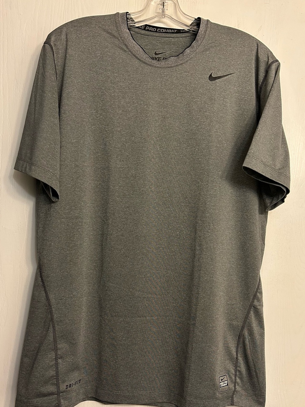 Nike Pro Combat Fitted Dri-FIT Athletic Training Performance Mens T-shirt XL.